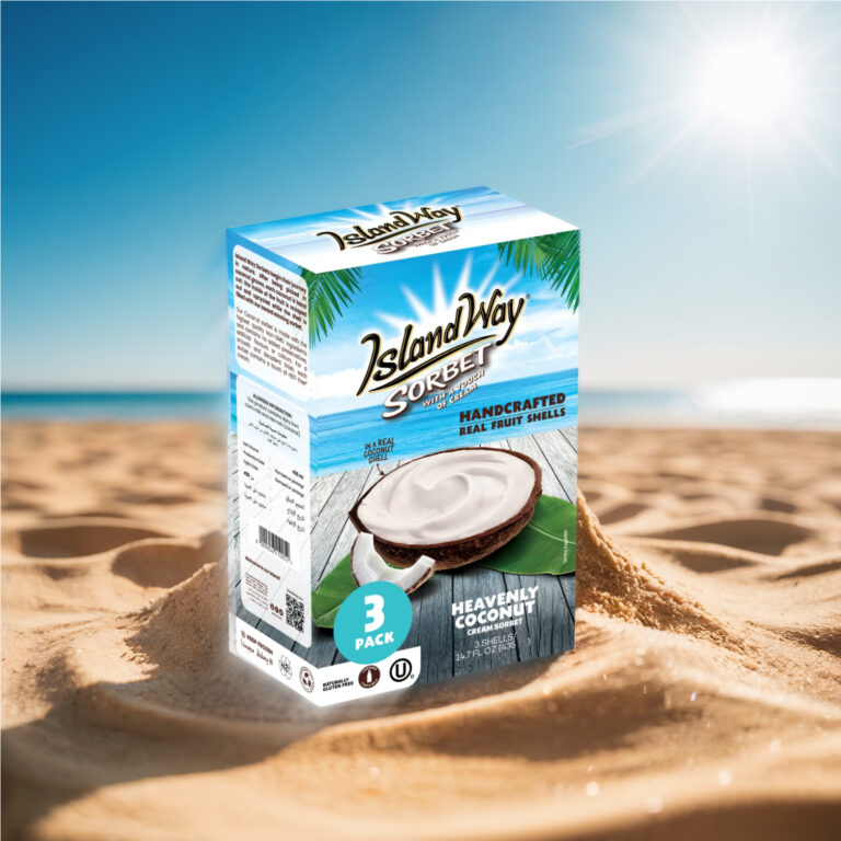 Pack de 3 sorbets Island Way Heavenly Coconut dans leur coque naturelle, sur plage ensoleillée