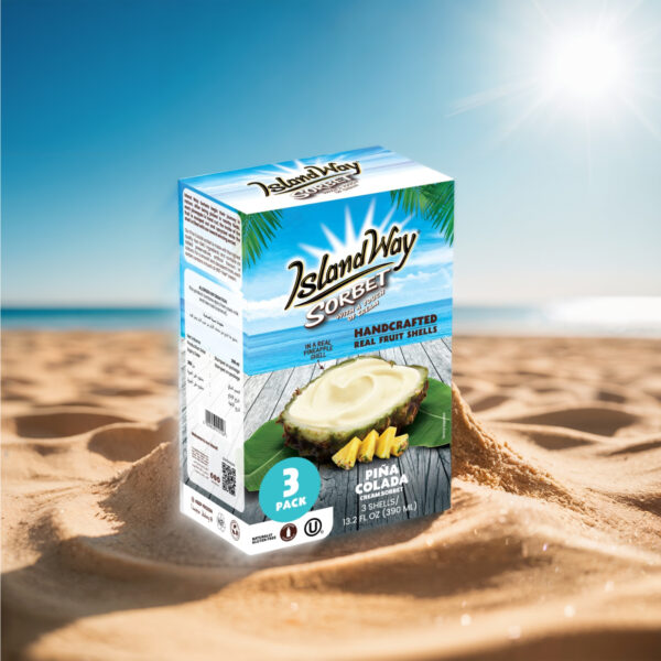 Pack de 3 sorbets Island Way Piña Colada dans des coques d’ananas naturelles, sur plage tropicale en plein soleil